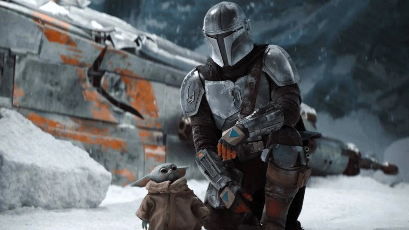 Grogu e The Mandalorian in una scena della serie TV