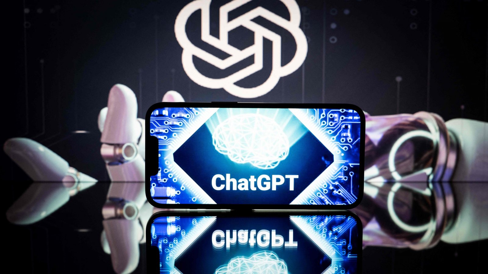 ChatGPT è nuovamente disponibile in Italia, trovato un accordo con il Garante della Privacy