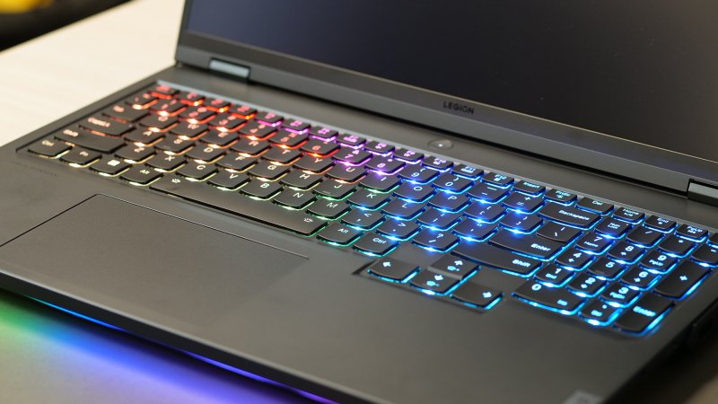 Un dettaglio della tastiera RGB del Legion Pro 7i