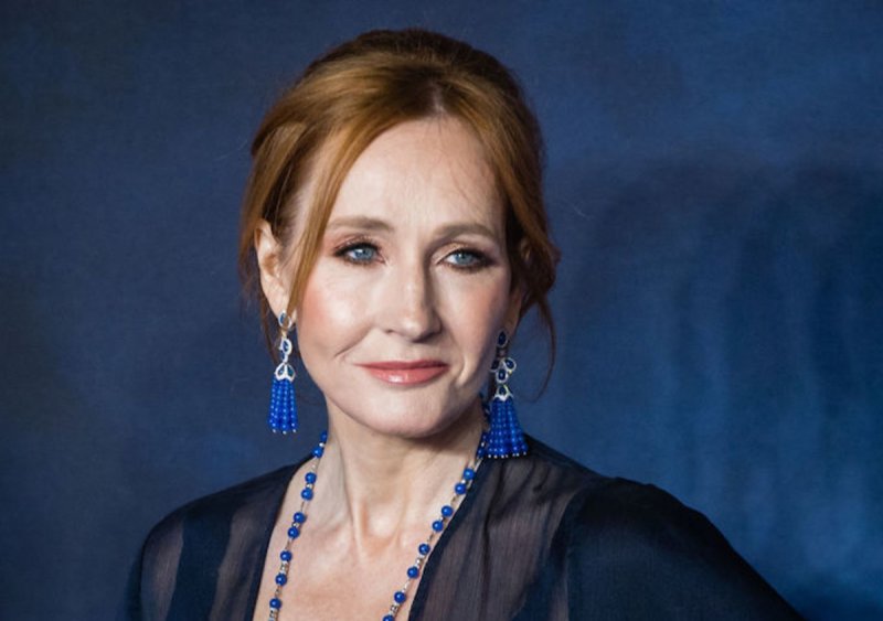 J.K. Rowling siede ormai da anni al centro di una pesante diatriba scaturita dalle sue affermazioni