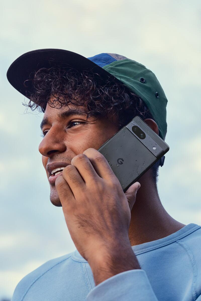 Pixel 7a nella sua colorazione grigio antracite Pixel 7a nella sua colorazione grigio antracite