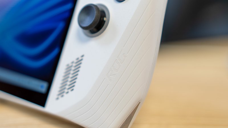 ASUS ha prestato particolare attenzione alle plastiche utilizzate e alle texture così dagarantire un'ottima presa ASUS ha prestato particolare attenzione alle plastiche utilizzate e alle texture così dagarantire un'ottima presa