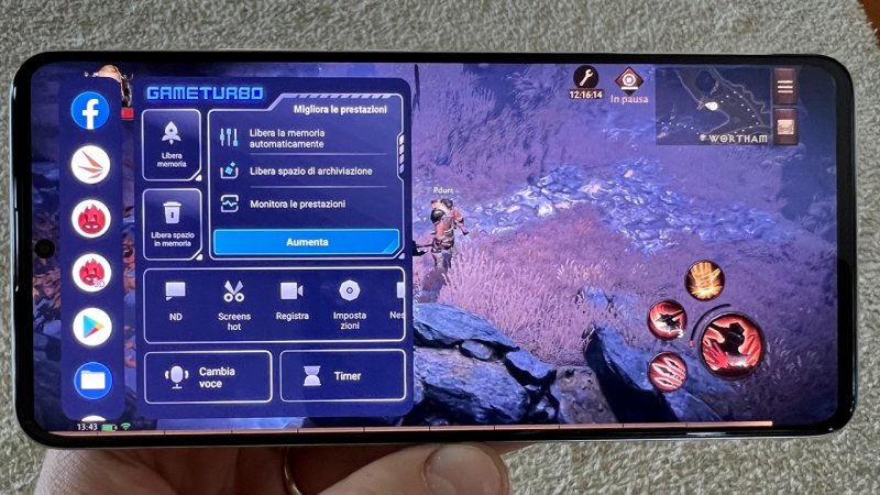 Il menu Game Turbo di POCO F5 Pro richiamabile trascinando un angolo dello schermo