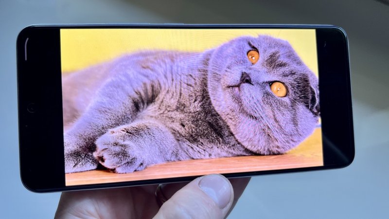 Il display di POCO F5 Pro è ottimo, tra i migliori disponibili nella fascia media