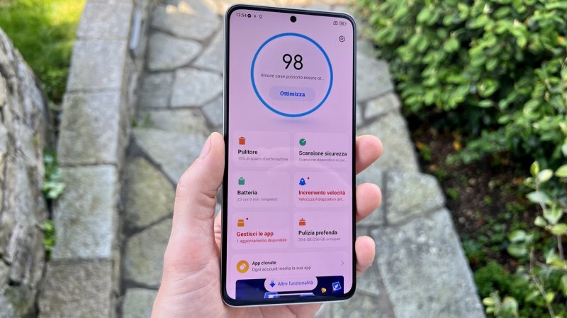 POCO F5 non sfugge alla legge del bloatware di casa Xiaomi
