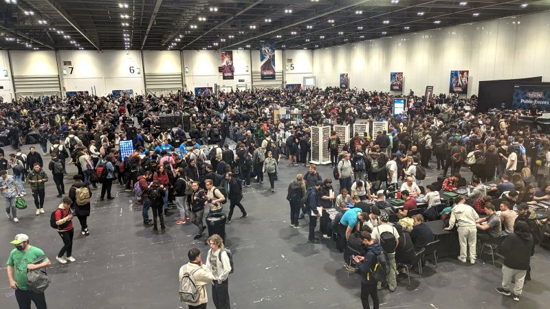 KONAMI a occupé deux halls d'exposition entiers avec plus de 3 000 duellistes s'affrontant pour le titre de champion d'Europe de la deux cent cinquantième JEC.