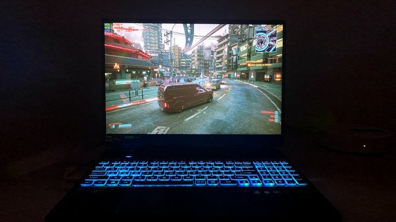 Lo schermo dell'ACER Predator Helios Neo 16 è chiaramente limitato in quanto a contrasto, ma se la cava bene con colori, luminosità e tempi di risposta