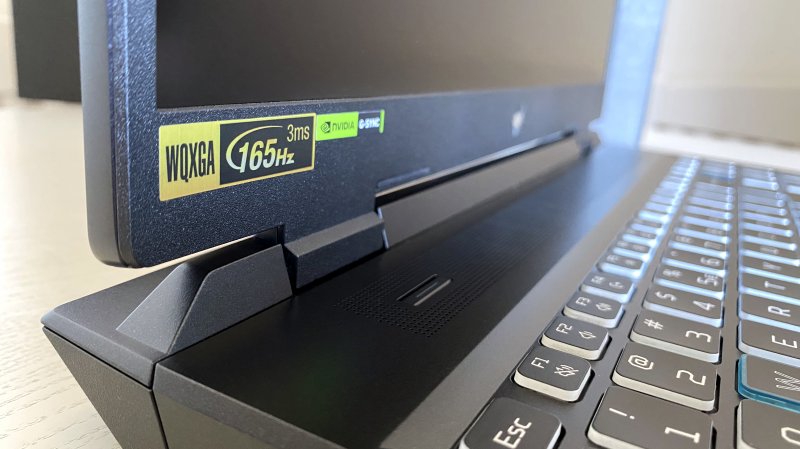 Il tasto dedicato che permette di cambiare al volo la modalità di funzionamento dell'ACER Predator Helios Neo 16