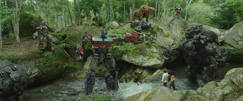 Gli Autobot incontrano i Maximal in una scena di Transformers: Il risveglio Gli Autobot incontrano i Maximal in una scena di Transformers: Il risveglio