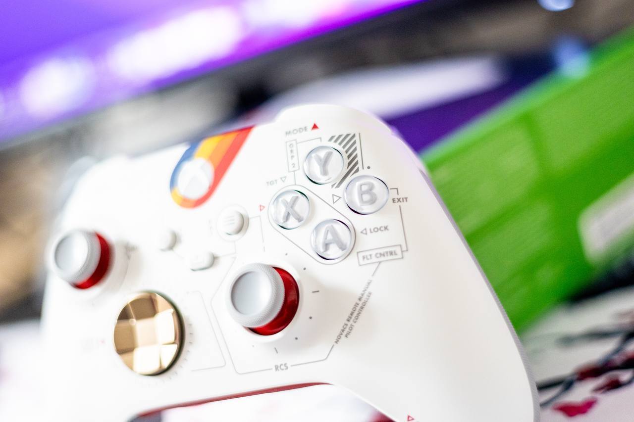 Starfield: ecco degli scatti di unboxing del controller Xbox in edizione limitata