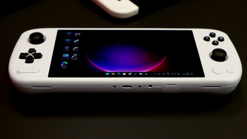 Ayaneo Air Plus si basa su Windows 11: tanta versatilità, ma non la migliore interfaccia per uno schermo così contenuto Ayaneo Air Plus si basa su Windows 11: tanta versatilità, ma non la migliore interfaccia per uno schermo così contenuto