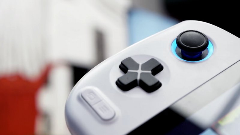 La croce direzionale di Ayaneo Air Plus non ha un 'click' molto soddisfacente, ma è molto adatta anche a platform e picchiaduro 2D La croce direzionale di Ayaneo Air Plus non ha un 'click' molto soddisfacente, ma è molto adatta anche a platform e picchiaduro 2D