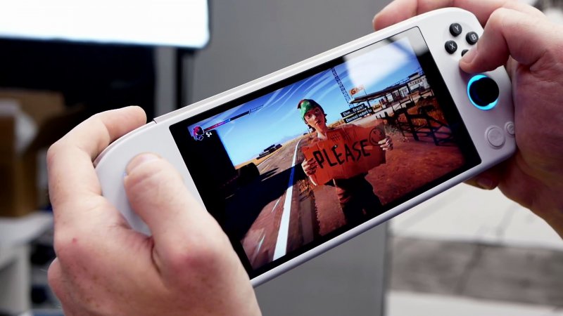 Per dimensioni, Ayaneo Air Plus è una via di mezzo tra il vecchio Ayaneo Air e la console di punta dell'azienda, Ayaneo 2S Per dimensioni, Ayaneo Air Plus è una via di mezzo tra il vecchio Ayaneo Air e la console di punta dell'azienda, Ayaneo 2S