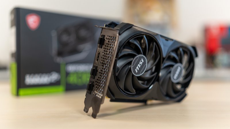 Una vista frontale e dettagliata della scheda video