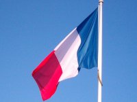 Francia: clamorosa stretta all'uso dei social, si va verso il divieto per i minori di 15 anni