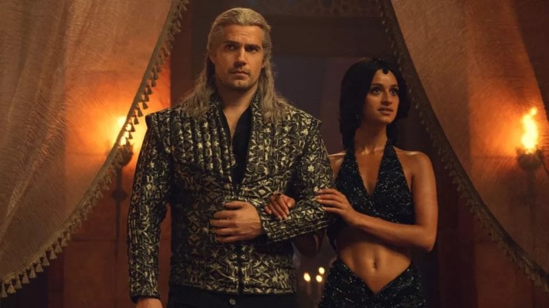 Geralt (Henry Cavill ) e Yennefer (Anya Chalotra)