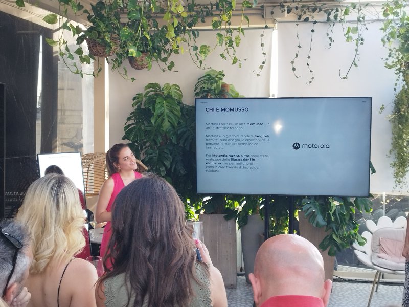 Momusso all'evento di presentazione dei Razr 40