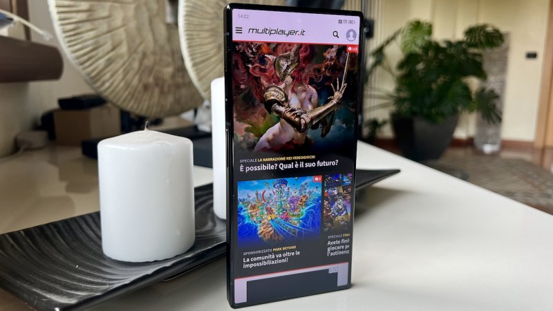 Il display di REDMAGIC 8S Pro è lo stesso del modello precedente, e si fa apprezzare soprattutto per l'assenza di punch hole Il display di REDMAGIC 8S Pro è lo stesso del modello precedente, e si fa apprezzare soprattutto per l'assenza di punch hole