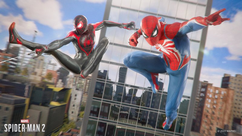 Marvel's Spider-Man 2, Miles et Peter se balancent entre les bâtiments.