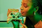 Xbox, controller profumati alla pizza per celebrare Teenage Mutant Ninja Turtles: Caos Mutante - Notizia