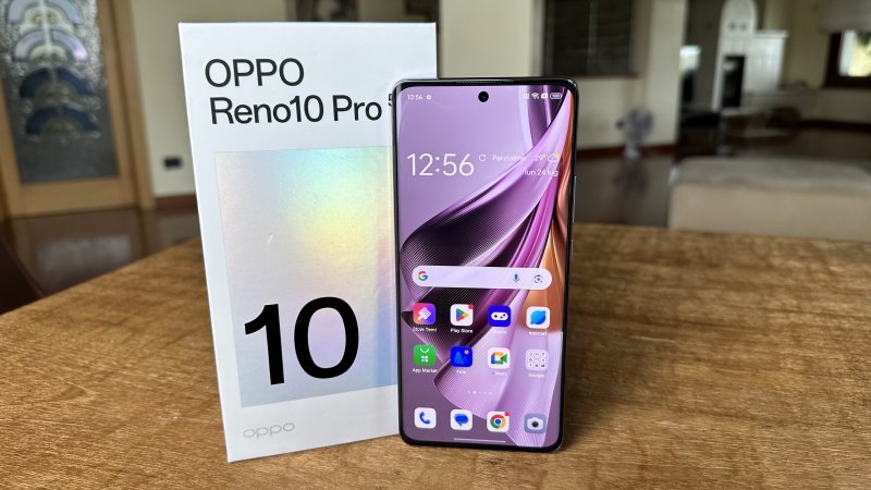 Oppo Reno 10 Pro non include la cover nella confezione