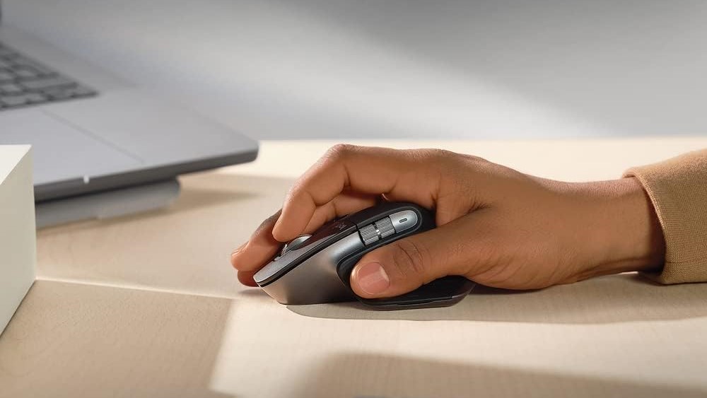 Il mouse Logitech MX Master 3S per Mac è in offerta su Amazon: aiuta a limitare la fatica del polso