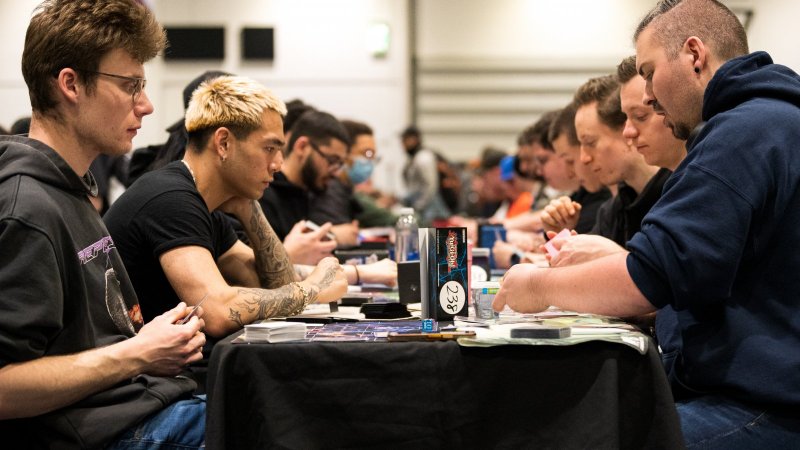 Il gioco di carte di Yu-Gi-Oh! ha una scena competitiva capillare e ben distribuita sul territorio italiano con un sacco di eventi grandi e piccoli molto diffusi a livello locale Il gioco di carte di Yu-Gi-Oh! ha una scena competitiva capillare e ben distribuita sul territorio italiano con un sacco di eventi grandi e piccoli molto diffusi a livello locale
