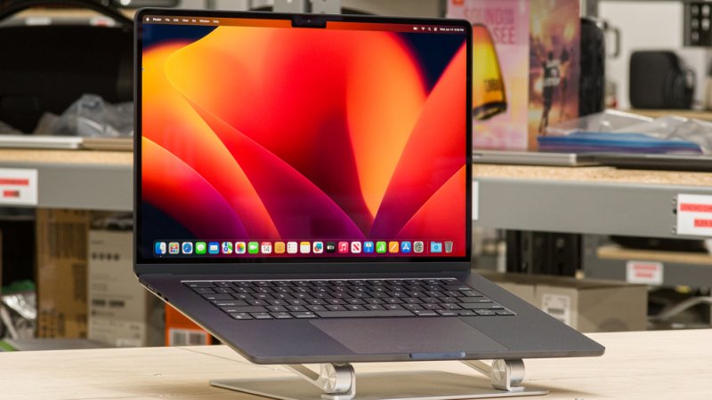 Il MacBook Air da 15 pollici vede le proprie spedizioni diminuire del 50% rispetto al preventivato