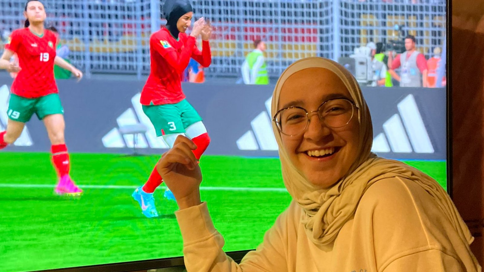 FIFA 23 ha aggiunto la prima calciatrice con l'hijab, Nouhaïla Benzina