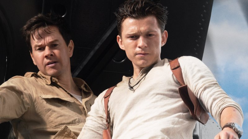 Uncharted: Tom Holland e Mark Wahlberg in una scena del film