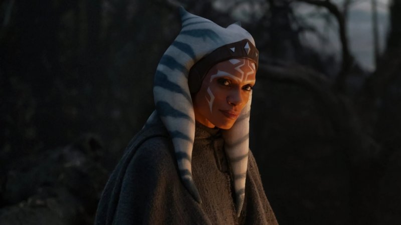 Rosario Dawson interpreta Ahsoka Tano dalla seconda stagione di The Mandalorian