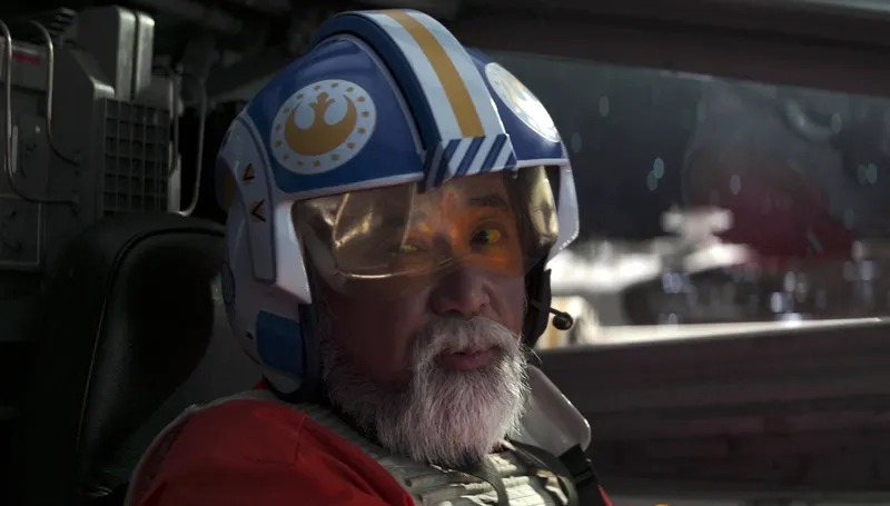 Paul Sun-Hyung Lee nei panni di Carson Teva Paul Sun-Hyung Lee nei panni di Carson Teva