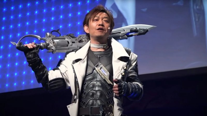 Yoshi-P in cosplay da una presentazione di Final Fantasy 14 Yoshi-P in cosplay da una presentazione di Final Fantasy 14