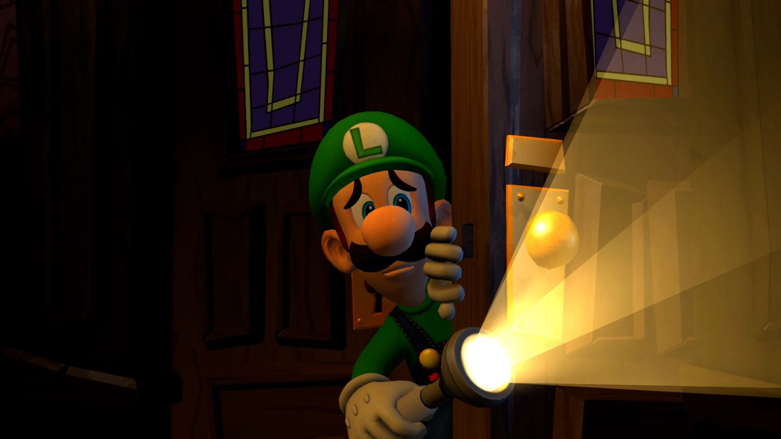 Luigi entra spaventato nella magione di Luigi's Mansion 2 HD