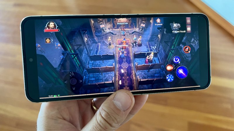 I videogiochi su Samsung Galaxy Z Flip 5 girano bene, ma occhio a temperature e batteria