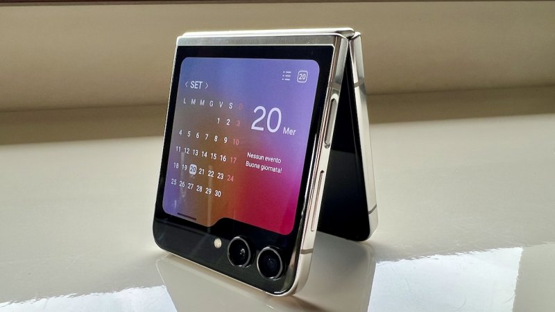 Samsung Galaxy Z Flip 5 gestisce alla grande tutte le operazioni di routine, ma sotto stress può andare in sofferenza