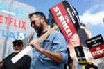Writers Guild of America, sciopero degli sceneggiatori interrotto: raggiunto un accordo - Notizia