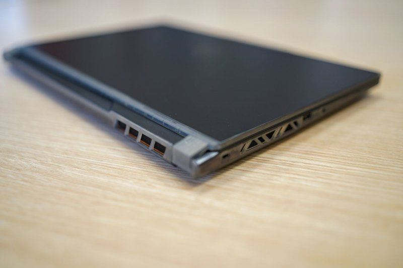 MSI è stata molto generosa con la fornitura di griglie di aspirazione ed emissione del Cyborg 15