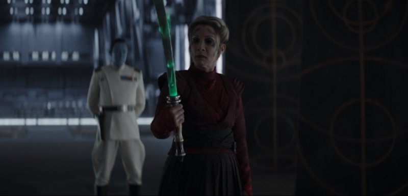 Morgan Elsbeth impugna la spada di Madre Talzin Morgan Elsbeth impugna la spada di Madre Talzin