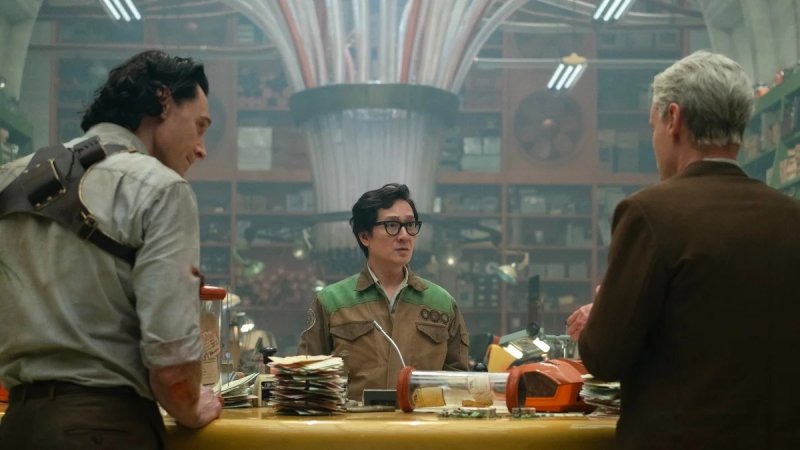 Ke Huy Quan interpreta Ouroboros in Loki 2