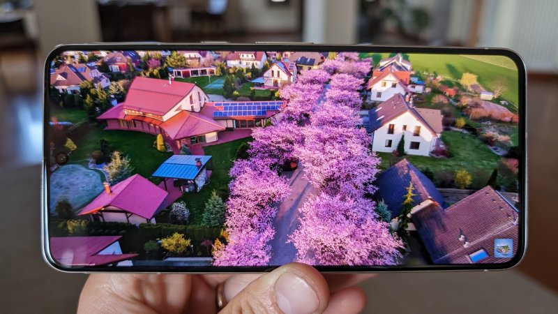 Il display di Google Pixel 8 Pro stupisce in particolar modo per una luminosità eccellente