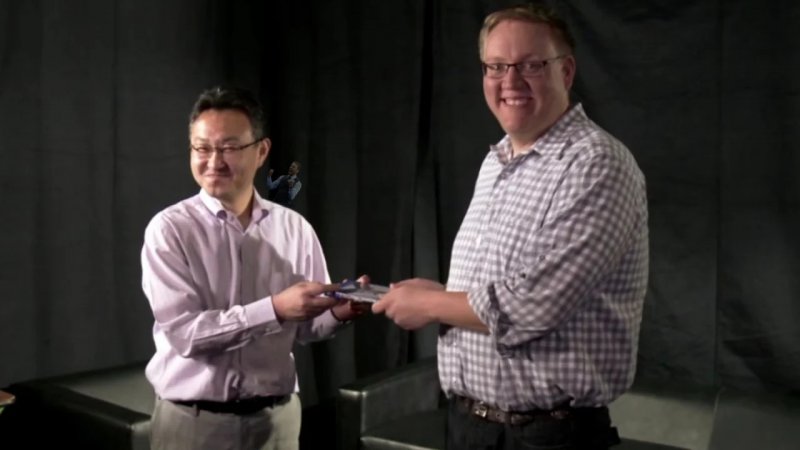 La fotografia di un mondo che non esiste più: Shuei Yoshida presta un gioco fisico a Adam Boyes La fotografia di un mondo che non esiste più: Shuei Yoshida presta un gioco fisico a Adam Boyes