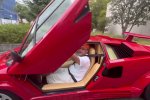 Kamiya non potrà lavorare per un anno: scherza sulla disoccupazione salendo su una Lamborghini - Notizia