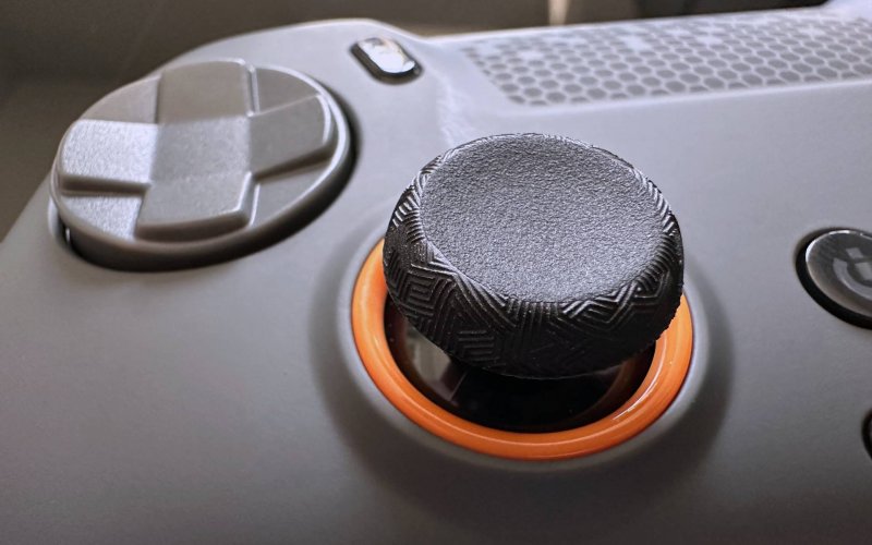 SCUF Envision Pro, d-pad e pulsanti principali sono dotati di switch meccanici OMRON