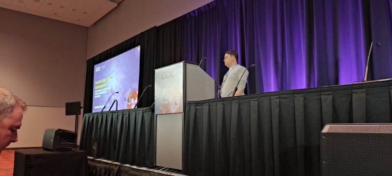Frédéric Gemus lors de la post-mortem à la Game Developers Conference.