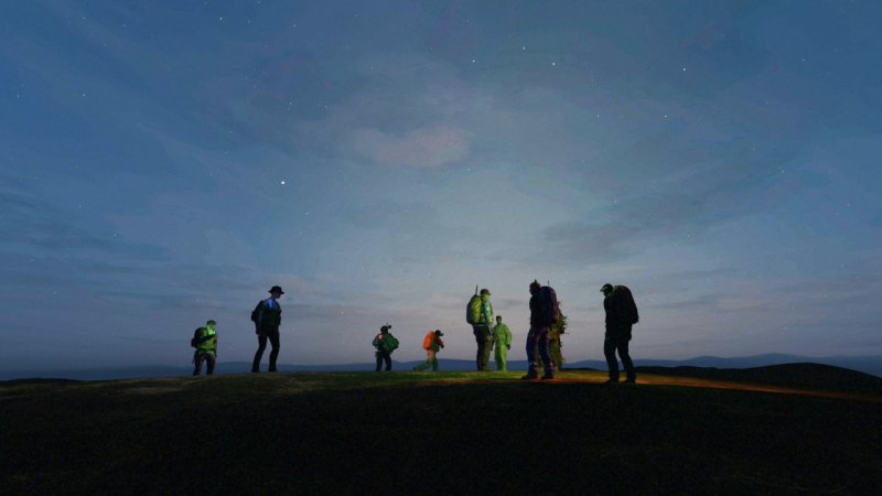 Knit's Island vive del rapporto tra reale e virtuale: i due piani si intrecciano in maniere spesso inattese e improvvise