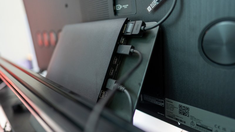 La One Connect Box di Samsung Neo QLED QN800C La One Connect Box di Samsung Neo QLED QN800C