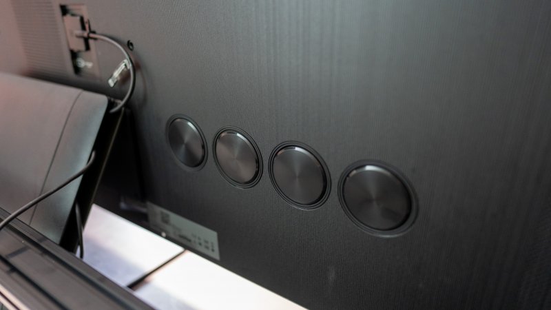 Gli altoparlanti posteriori di Samsung QLED QN800C fanno bene il loro lavoro Gli altoparlanti posteriori di Samsung QLED QN800C fanno bene il loro lavoro