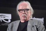 John Carpenter ormai vuole solo giocare con i videogiochi e guardare il basket - Notizia