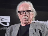 John Carpenter ormai vuole solo giocare con i videogiochi e guardare il basket